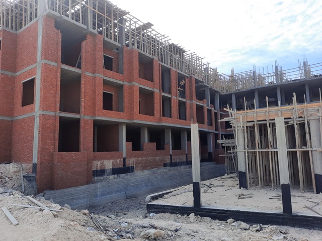 44 Moon Hills Palace